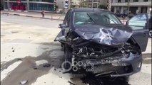RTV Ora – Aksident në Vlorë, përplasen dy makina në Lungomare