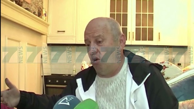 KORÇE, TE MASKUAR SI POLICE GRABISIN BANESEN, DHUNOJNE FAMILJARET - News, Lajme - Kanali 7