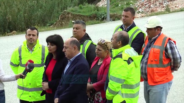 Vendosen tabelat e reja në dy gjuhë në jug të Shqipërisë - News, Lajme - Vizion Plus