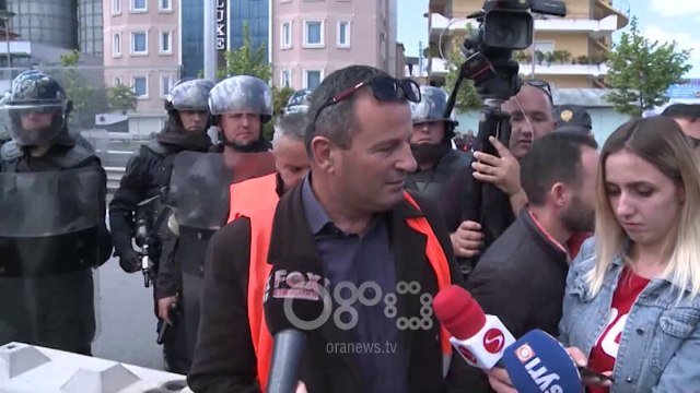 RTV Ora - Tiranë, banorët e Astirit përplasen me policinë tek Unaza e re dhe para Komisariatit