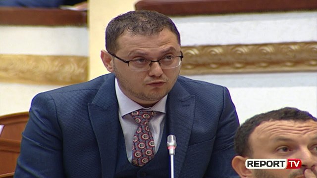 Pranoi mandatin në KQZ por i riu demokrat befason në Kuvend: Refuzoj të betohem deputet
