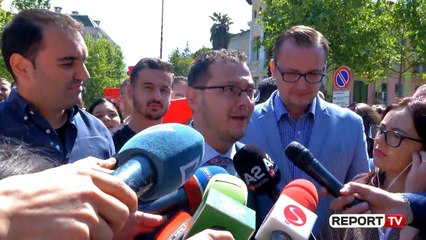 Report TV - Refuzoi mandatin, Hoxha i PD-së pritet me entuziazëm nga demokratët: Mandati, i juaji