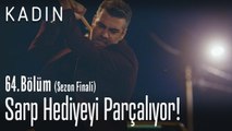 Sarp hediyeyi parçalyor! - Kadın 64. Bölüm (Sezon Finali)