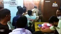 छात्रा के साथ छेड़छाड़ के आरोपी शिक्षक की छात्राओं ने कर दी धुनाई, बर्खास्त