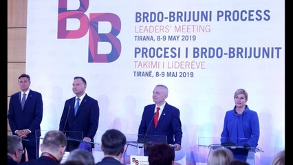 Dodik u prit me protesta, Meta: Mbeti i kënaqur me mikpritjen, do të vijë për turizëm