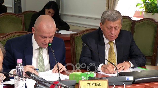 RTV Ora - Nuk kanë deklaruar pasurinë, gjobiten 112 zyrtarë të lartë, 50 raste në Prokurori