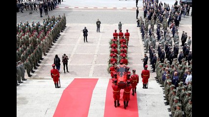 RTV Ora - Shqipëria në zi, përcillet si dëshmore nëntetarja Hasanaj, babai merr flamurin