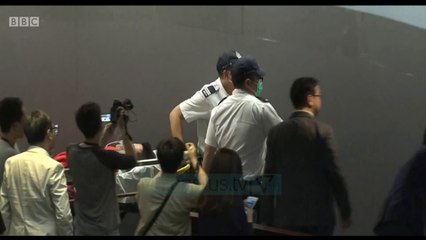 Deputetët përleshen në parlament - News, Lajme - Vizion Plus