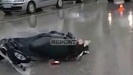 Report TV -Aksident në Vlorë/ Makina përplas motoçikletën