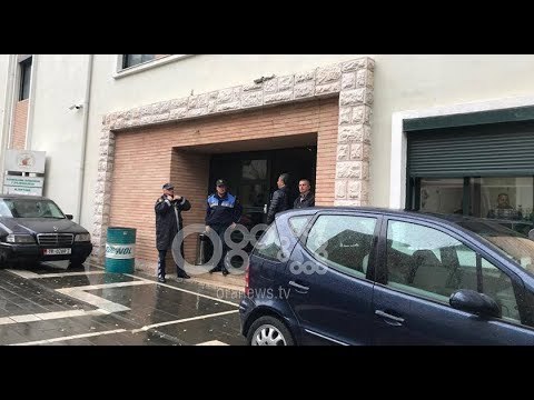 RTV Ora - Protesta e opozitës, policia merr në mbrojtje edhe KQZ