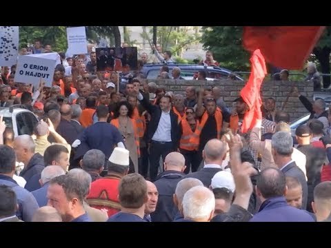 Doli dy ditë më parë nga burgu/ Balliu në krye të banorëve të Astirit drejt Kryeministrisë