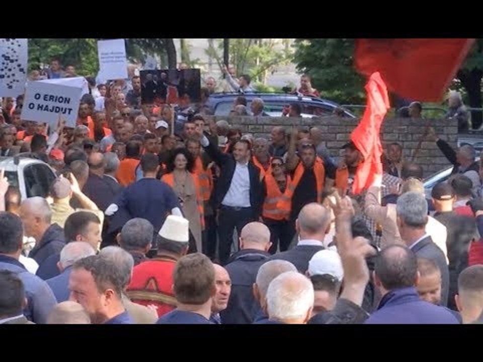 Doli dy ditë më parë nga burgu/ Balliu në krye të banorëve të Astirit drejt Kryeministrisë