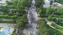 Report TV sjell pamjet me dron nga nisja e protestës së opozitës