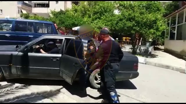RTV Ora - Sarandë e Vlorë sekuestrohen 98 kg drogë, 3 të arrestuar