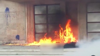 Ambasadat e huaja thirrje për protesta të qeta në Shqipëri