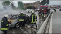 RTV Ora - Makina përfshihet nga zjarri gjatë ecjes, shpëton paq shoferja në Durrës