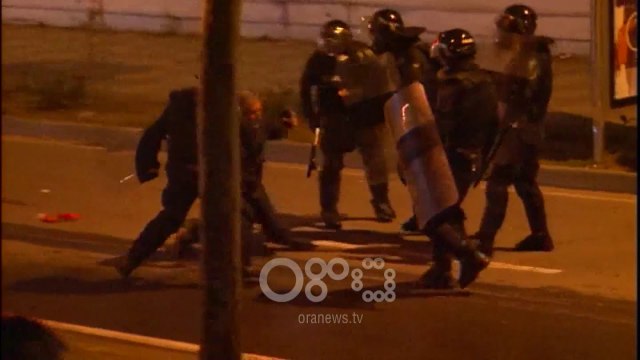 RTV Ora - Sahit Dollapi i nënshtrohet operacionit, dëmtime në shpatull gjatë protestës së 11 majit
