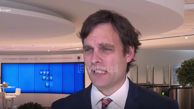 Hahn: Negociatat me Shqipërine para veres