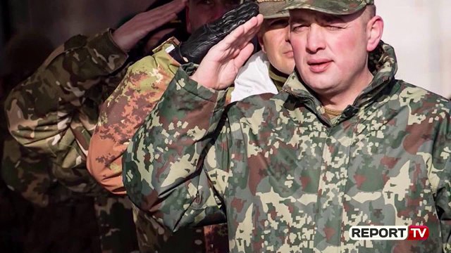 Mbërrin në atdhe trupi i pajetë i major Tanushit, në ceremoninë pritëse edhe djali i vogël