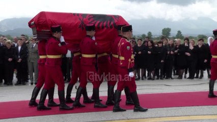 Mberrin trupi i Major Tanushit