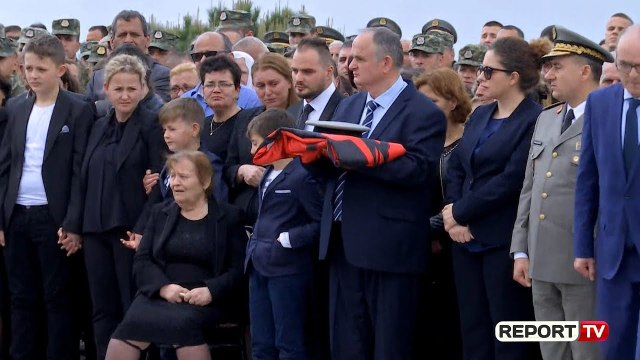 Report TV - Apeli i Fundit, major Tanushi nuk përgjigjet.../ Flamuri i dorëzohet të atit