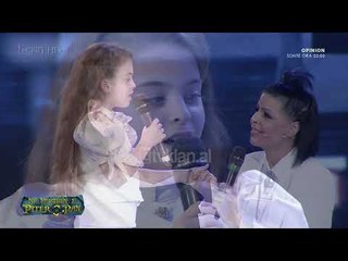 Aurela Gaçe mahnit me zerin e saj, kendon me vajzen ne skene