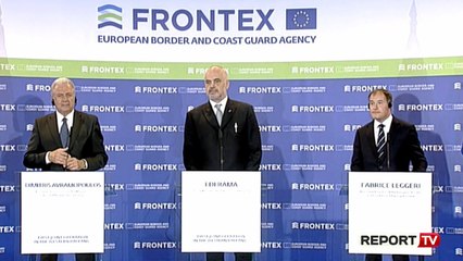 Report TV - Vizat, komisioneri Avramopoulos: S'kemi kërkesë nga Holanda, Shqipëria po afrohet me BE