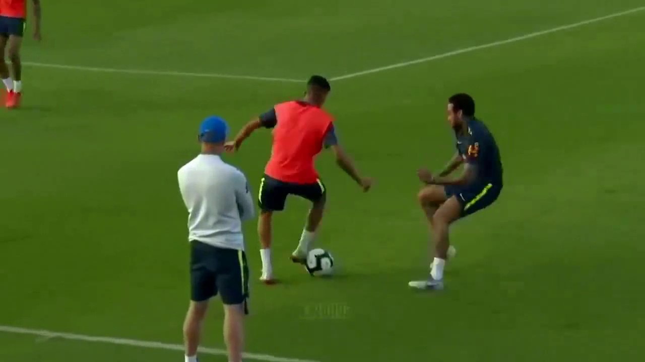 Neymar toma CANETA incrível no treino da Seleção