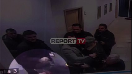 Flamur Noka kap për fyti efektivin në Drejtorinë e Policisë Tiranë, ish-deputetët 'bëjnë sehir'