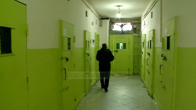 Do nisë izolimi në burgje - Top Channel Albania - News - Lajme