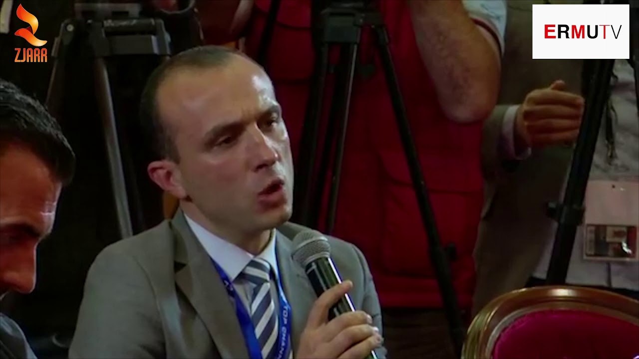 GAZETARI PYET PER MENYREN E FIKJES SE ZJARRIT