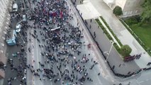 Report TV - Protesta e opozitës para kryeministrisë, pamjet me dron ora 19:20