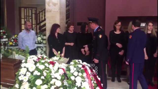 RTV Ora - I jepet sot lamtumira e fundit ish oficerit Ervin Dervina