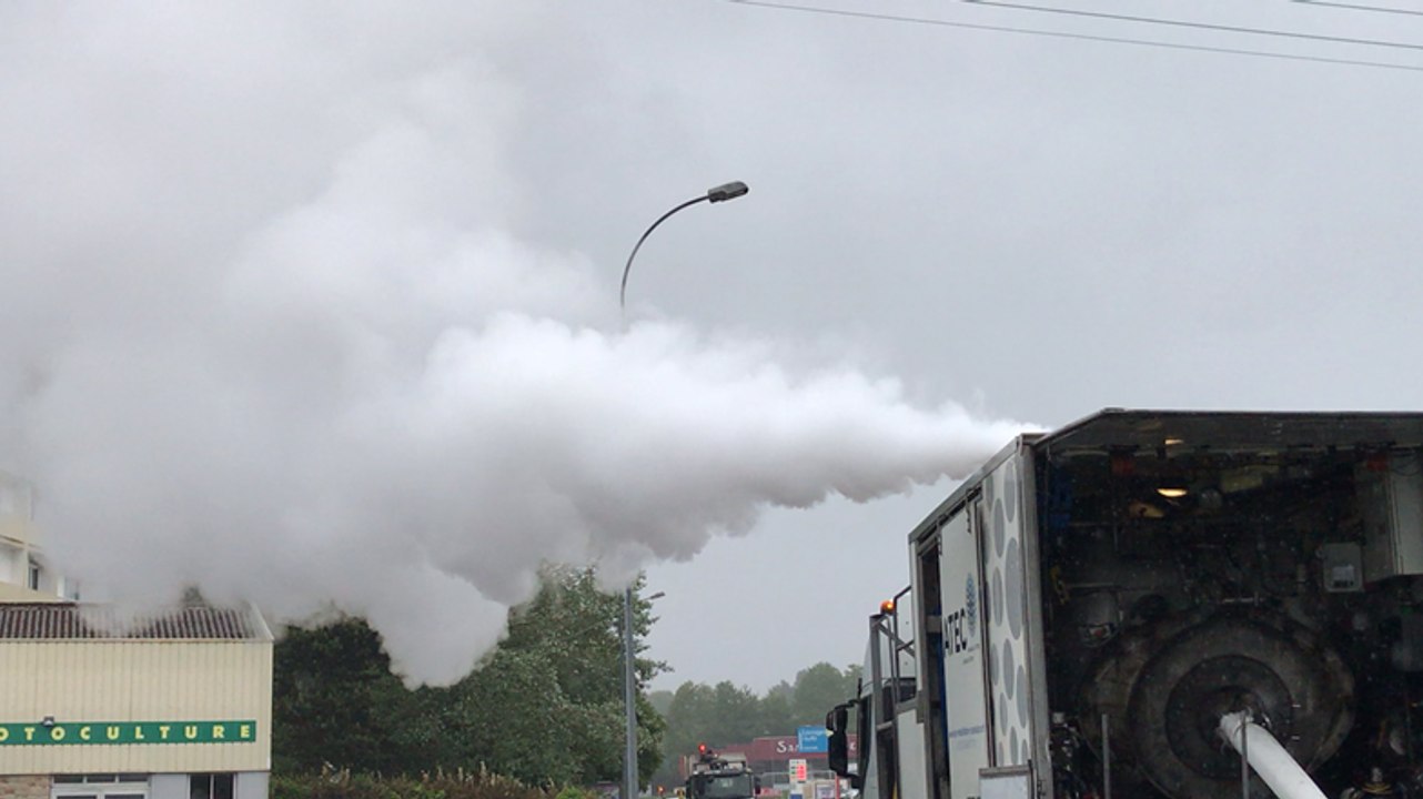 Pose d’une gaine dans les canalisations