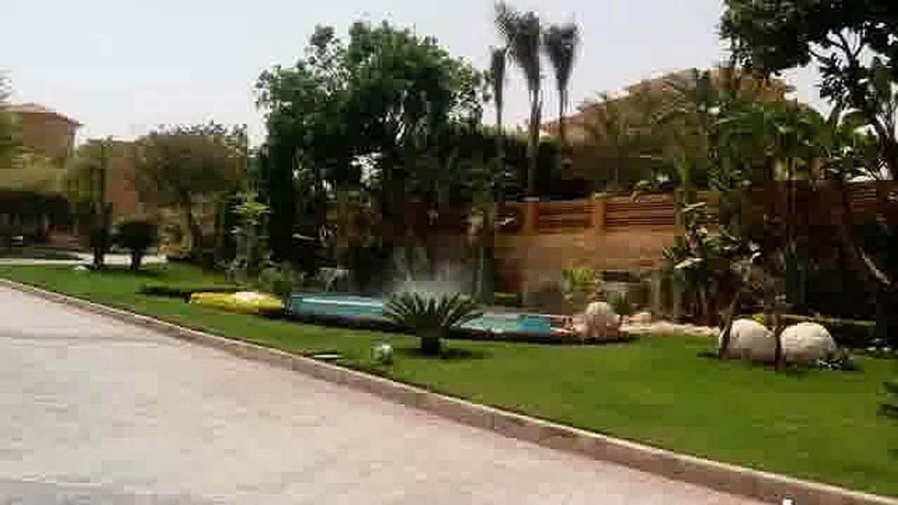 تاون هاوس للايجار في ارقى كمبوند بالشيخ زايد كمبوند جيرا مفروشه بالكامل