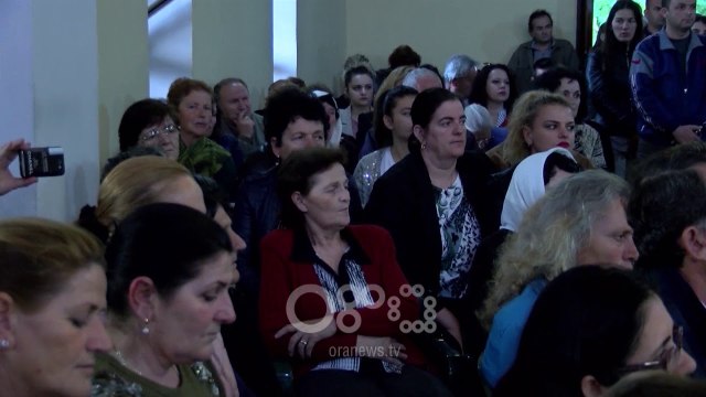 RTV Ora - Kardinali mesazh politikës: Bëhuni zëdhënës të paqes dhe vëllazërimit