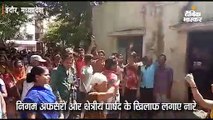 पानी नहीं मिलने से नाराज लोगों का प्रदर्शन