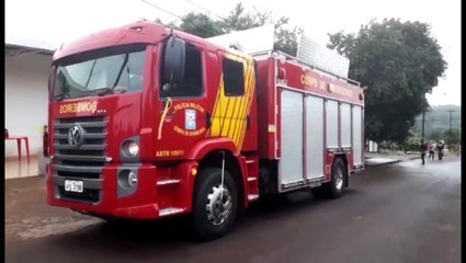 Bombeiros retiram cachorro de poço no Universitário