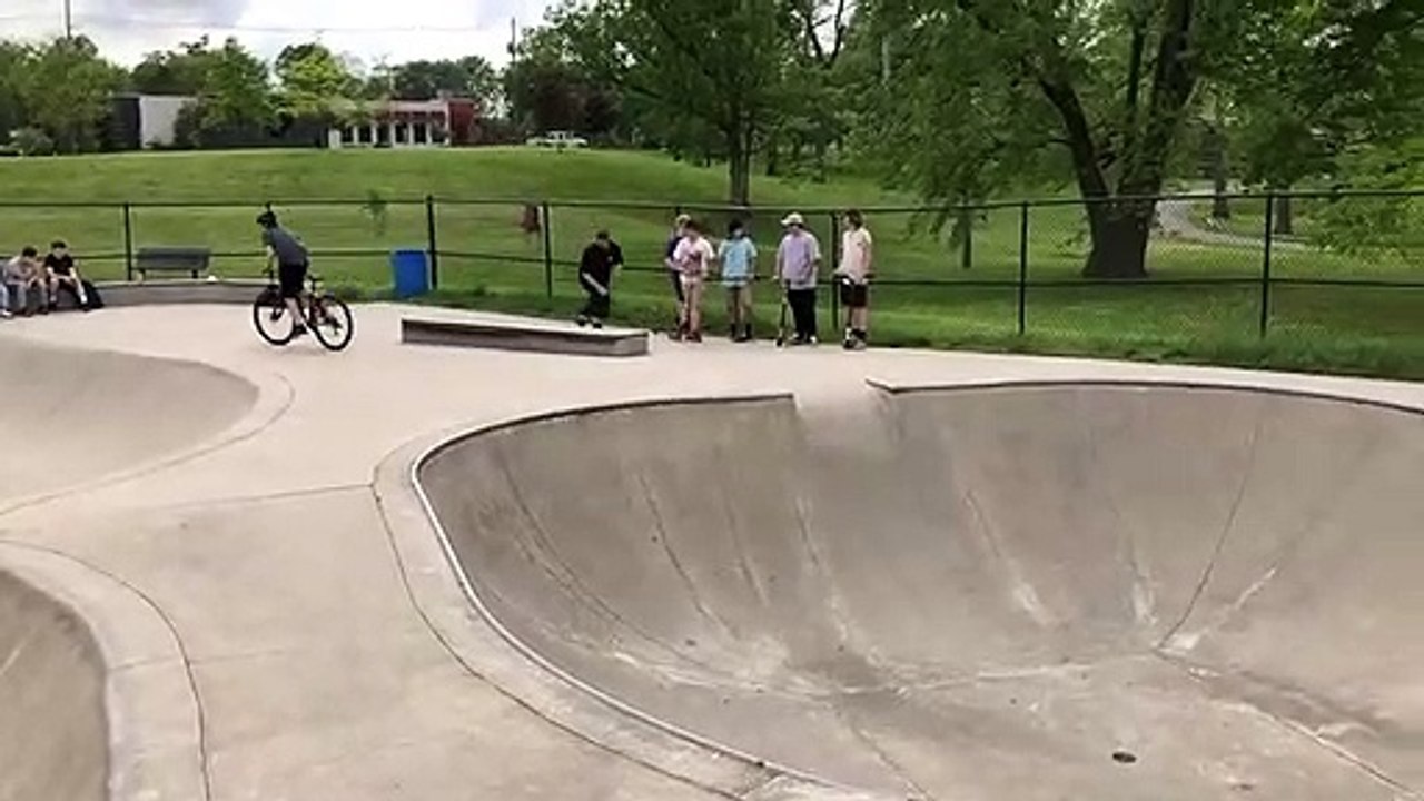 Quand ton père s'éclate en skateboard devant tous tes potes