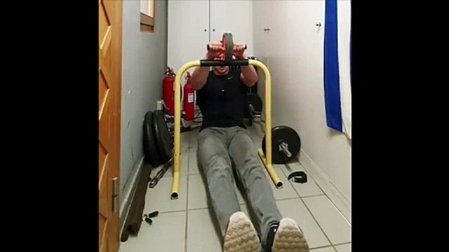 Muscu : il se défonce l'entre-jambes