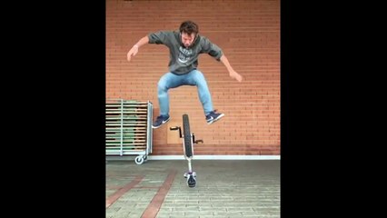 Monocycle : il atterrit sur l'entrejambe en sautant !