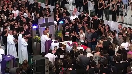 Emocionado, Whindersson Nunes faz homenagem a Gabriel Diniz (vídeo)