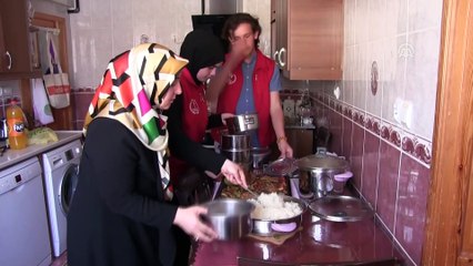 Gençler bir kap yemekle gönülleri kazanıyor - KAHRAMANMARAŞ