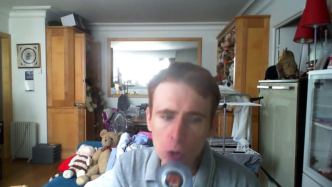 Wiwi égratigne "un jour peut être" de Tony Stefanidis