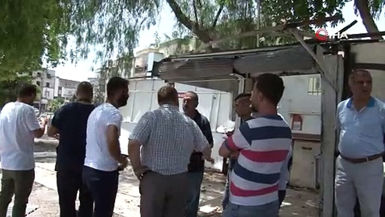 Bayana niye küfür ediyorsun” diyen kebapçının dükkanına aracıyla daldı