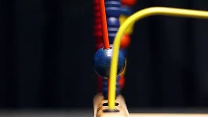 Péter dans une fontaine en chocolat