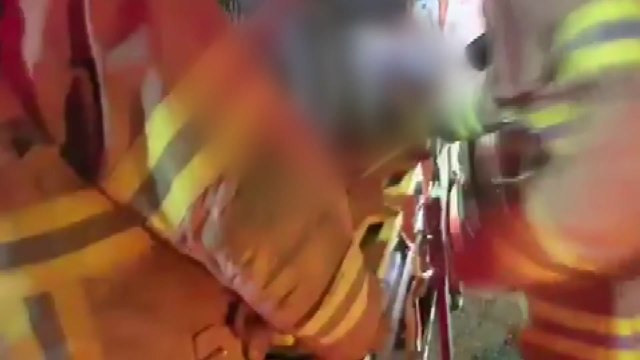 인천 사거리서 승용차-승합차 충돌...4명 다쳐 / YTN