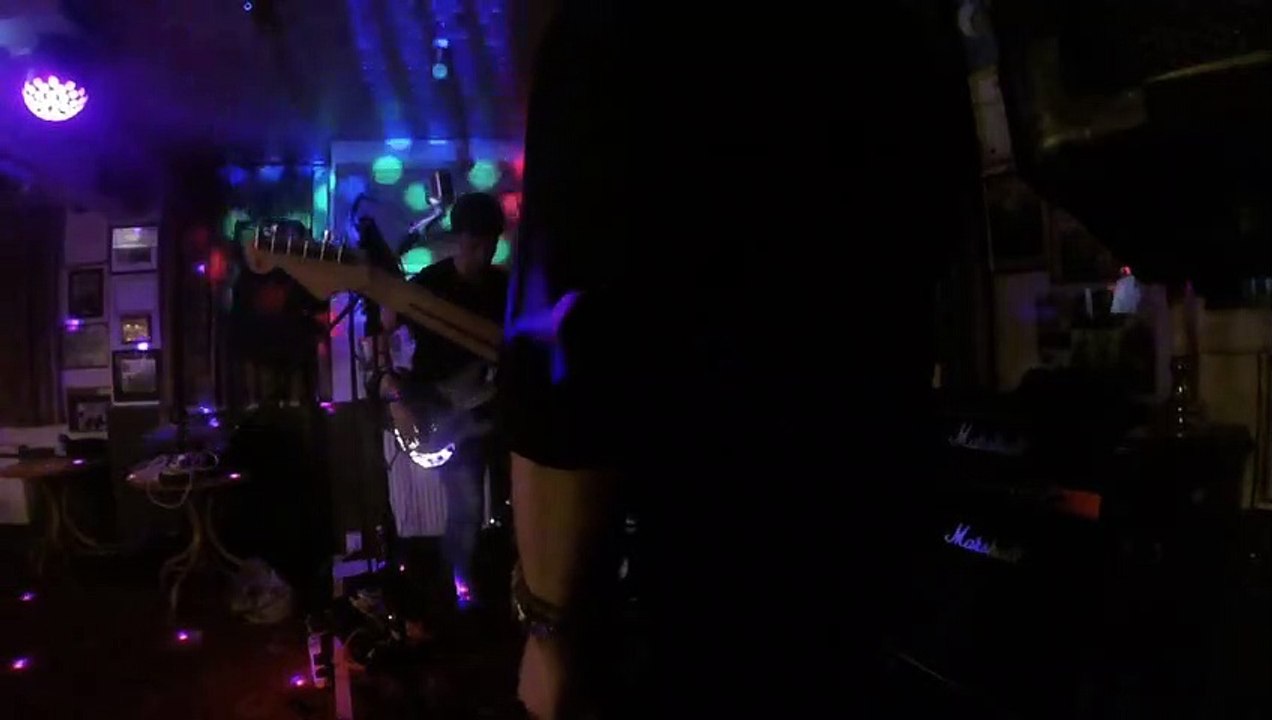 Red Hoax Chili Peppers - Around The World - Live at the Lion Brewery