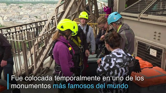 Instalan tirolesa en la Torre Eiffel