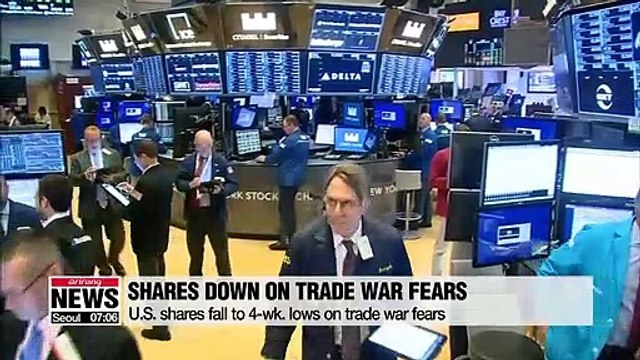 Wall St. falls 4-week low as trade tensions stoke growth fears